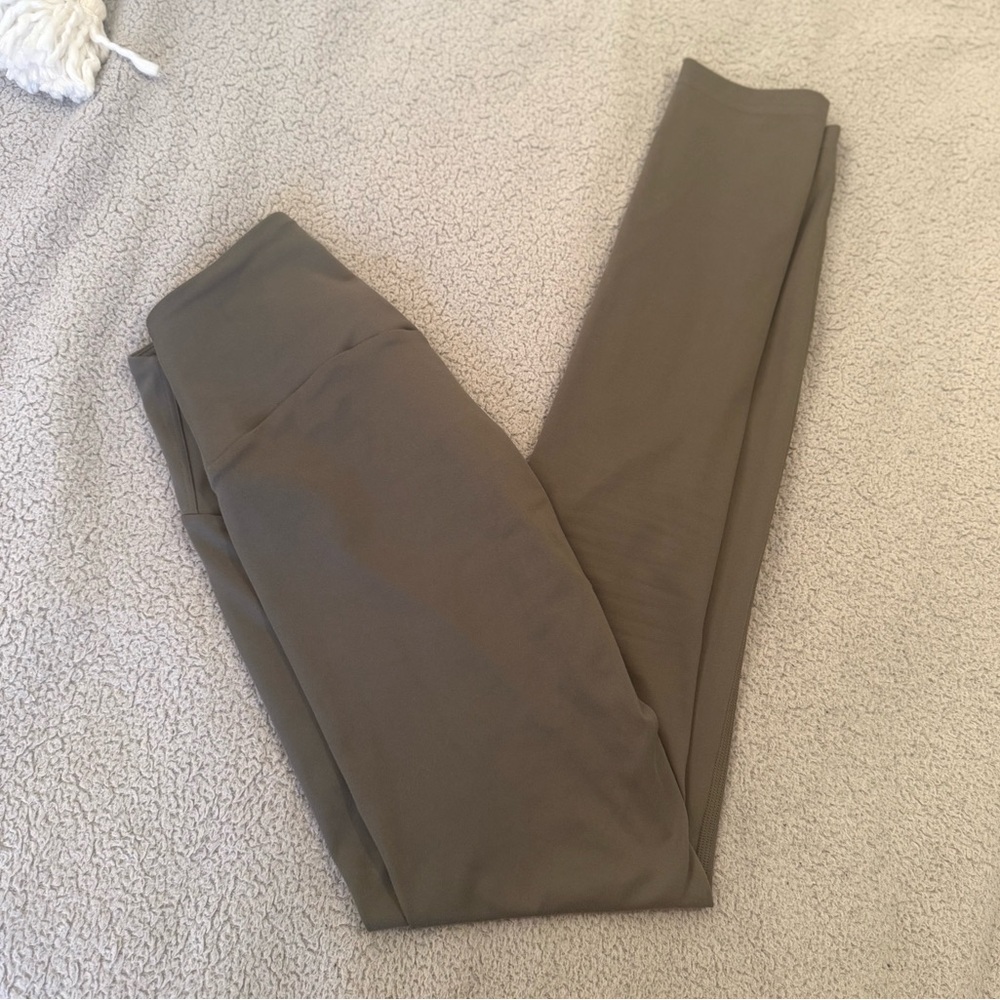 LIKE NEW Gymshark Training Leggings - Core Olive - Picture 5 of 10